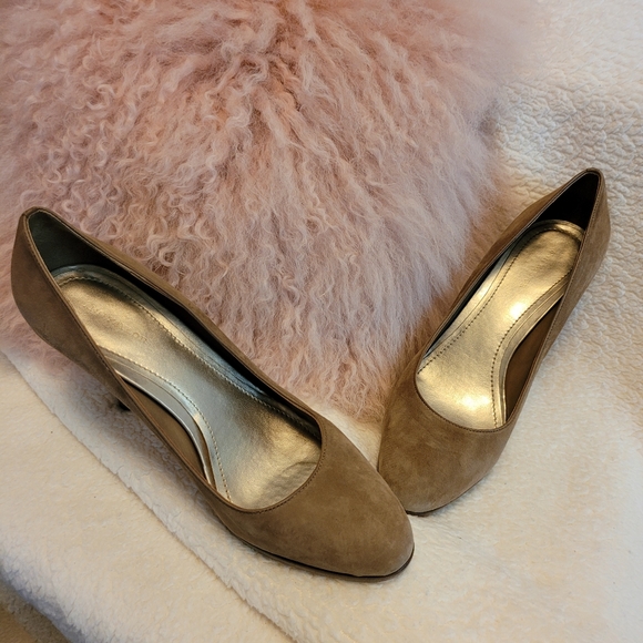 Ann Taylor Camel Suede Pumps - Picture 3 of 6